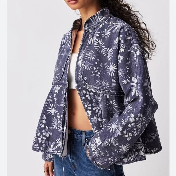 NWOT Free People Lua Bed Jacket XS Blue White Floral - Picture 1 of 10